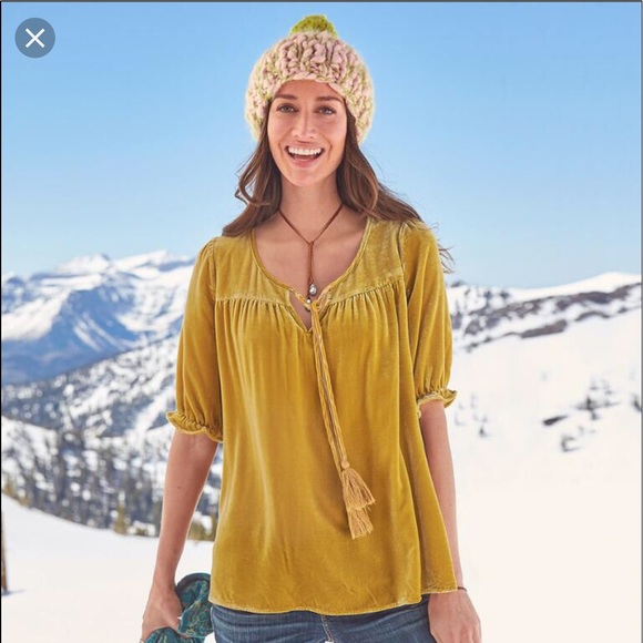 Sundance Tops - Sundance Velvet Joy Top